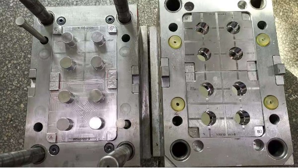 注塑模具制造廠是怎么在模具上刻字的？